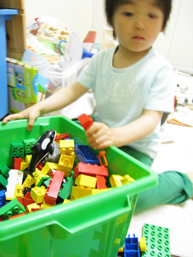 レゴで遊ぶ王子