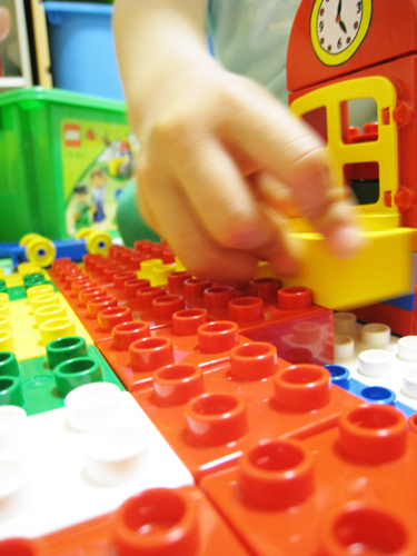 レゴで遊ぶ王子