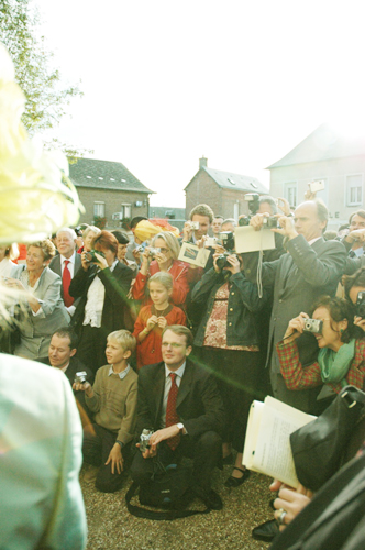 写真撮影する人々