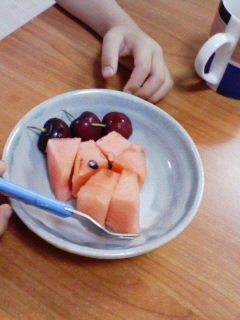 王子　陶器を使う