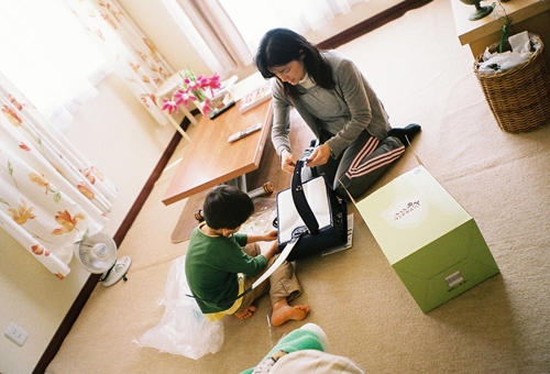 ランドセルの箱を開ける