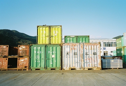 古仁屋港のコンテナ