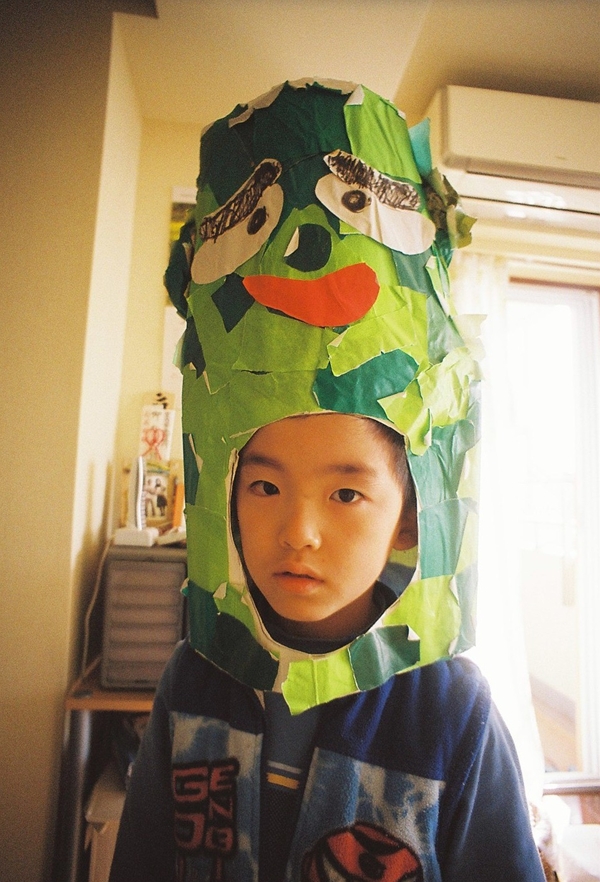 サボさんのお面を捨てる